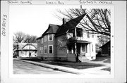 301-303 S OAKLAND AVE, a Queen Anne duplex/two-flat, built in Green Bay, Wisconsin in 1896.