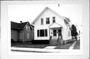 825-827 SHAWANO AVE, a Front Gabled duplex/two-flat, built in Green Bay, Wisconsin in 1905.