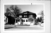 1132-1134 SHAWANO AVE, a American Foursquare duplex/two-flat, built in Green Bay, Wisconsin in 1931.