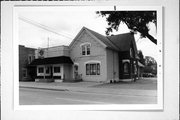 1542 UNIVERSITY AVE, a Front Gabled house, built in Green Bay, Wisconsin in 1905.