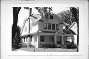620 S VAN BUREN ST, a Craftsman house, built in Green Bay, Wisconsin in 1910.