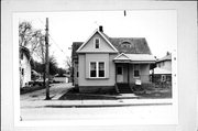 613 W WALNUT ST, a Queen Anne house, built in Green Bay, Wisconsin in 1888.