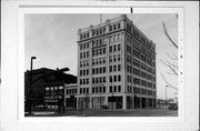100-106 S WASHINGTON, a Chicago Commercial Style large office building, built in Green Bay, Wisconsin in 1915.
