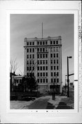 100-106 S WASHINGTON, a Chicago Commercial Style large office building, built in Green Bay, Wisconsin in 1915.