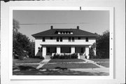 1001-1003 S WEBSTER AVE, a American Foursquare duplex/two-flat, built in Green Bay, Wisconsin in 1918.