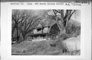 305 N 2ND ST, a Queen Anne house, built in Alma, Wisconsin in 1904.
