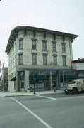 101 S LUDINGTON ST, a Italianate lodging-hotel, built in Columbus, Wisconsin in 1858.