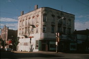101 S LUDINGTON ST, a Italianate lodging-hotel, built in Columbus, Wisconsin in 1858.