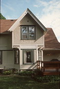 509 MADISON AVE 509 MADISON AVE, a Queen Anne house, built in Lodi, Wisconsin in 1899.