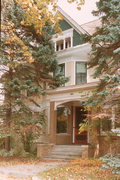 101 E PLEASANT ST, a Queen Anne house, built in Portage, Wisconsin in 1904.