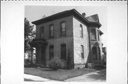 220 W PLEASANT ST, a Italianate house, built in Portage, Wisconsin in 1881.