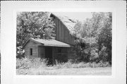 DIRT RD OFF COUNTY HIGHWAY C, 2 M W OF SOLDIERS GROVE, a Astylistic Utilitarian Building barn, built in Clayton, Wisconsin in .