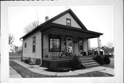 516 N MONTGOMERY ST, a Front Gabled house, built in Watertown, Wisconsin in .
