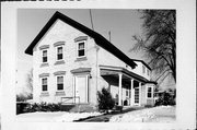 909 VINE ST, a Front Gabled house, built in Watertown, Wisconsin in .