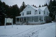4135 BLUFF LN, a Side Gabled lodging-inn, built in Gibraltar, Wisconsin in 1902.