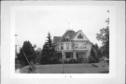 376 N 3RD AVE, a Queen Anne house, built in Sturgeon Bay, Wisconsin in 1899.