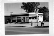 160 S MADISON AVE, a Art/Streamline Moderne gas station/service station, built in Sturgeon Bay, Wisconsin in 1935.