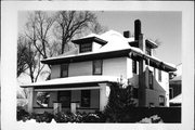 2022 HAMMOND AVE, a American Foursquare house, built in Superior, Wisconsin in 1913.
