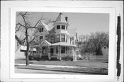 527 N BARSTOW ST, a Queen Anne house, built in Eau Claire, Wisconsin in 1897.