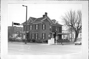 517 S FARWELL ST, a Gabled Ell house, built in Eau Claire, Wisconsin in 1871.