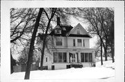 1558 E MADISON ST, a Queen Anne house, built in Eau Claire, Wisconsin in 1909.