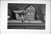 946 MAIN ST, a Gabled Ell house, built in Eau Claire, Wisconsin in 1890.