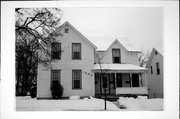 1004 MAIN ST, a Gabled Ell house, built in Eau Claire, Wisconsin in 1901.