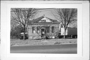 1004 MENOMONIE ST, a One Story Cube small office building, built in Eau Claire, Wisconsin in 1905.