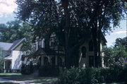 294 E DIVISION ST 294 E DIVISION ST, a Queen Anne house, built in Fond du Lac, Wisconsin in 1900.