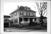 286 S MARR ST, a American Foursquare house, built in Fond du Lac, Wisconsin in 1910.