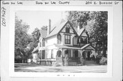 294 E DIVISION ST 294 E DIVISION ST, a Queen Anne house, built in Fond du Lac, Wisconsin in 1900.
