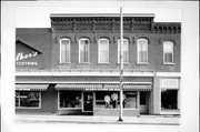 125 W MAPLE ST, a Italianate retail building, built in Lancaster, Wisconsin in 1888.
