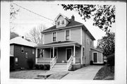 230 BAYLEY AVE, a American Foursquare house, built in Platteville, Wisconsin in 1908.
