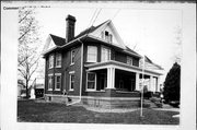 555 W MAIN ST, a Queen Anne house, built in Platteville, Wisconsin in 1909.