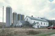 N7035 STATE HIGHWAY 69 / 39 N7035 STATE HIGHWAY 69 / 39, a Astylistic Utilitarian Building barn, built in Washington, Wisconsin in .
