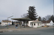 224 RIPON RD, a Astylistic Utilitarian Building gas station/service station, built in Berlin, Wisconsin in 1925.