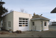 224 RIPON RD, a Astylistic Utilitarian Building gas station/service station, built in Berlin, Wisconsin in 1925.