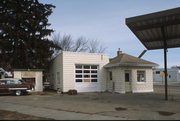 224 RIPON RD, a Astylistic Utilitarian Building gas station/service station, built in Berlin, Wisconsin in 1925.