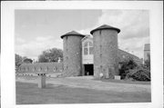 W2609 ABBEY RD, a Astylistic Utilitarian Building barn, built in Brooklyn, Wisconsin in 1916.