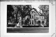209 E PARK AVE, a Queen Anne house, built in Berlin, Wisconsin in 1882.
