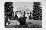 305 N PLEASANT AVE, a Queen Anne house, built in Jefferson, Wisconsin in 1925.