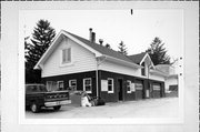 272 S MAIN ST, a Side Gabled hatchery/nursery, built in Lake Mills, Wisconsin in 1945.