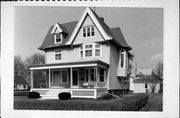 900 Clyman St., a Queen Anne house, built in Watertown, Wisconsin in 1905.