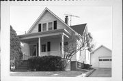 813 HARVEY AVE, a Front Gabled house, built in Watertown, Wisconsin in 1917.