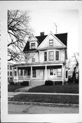 801 RICHARDS AVE, a Queen Anne house, built in Watertown, Wisconsin in 1908.