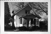 804 RICHARDS AVE, a Bungalow house, built in Watertown, Wisconsin in 1927.
