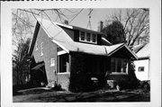 806 RICHARDS AVE, a Bungalow house, built in Watertown, Wisconsin in 1927.