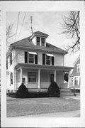 818 RICHARDS AVE, a American Foursquare house, built in Watertown, Wisconsin in 1911.