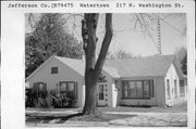 217 N WASHINGTON ST, a Gabled Ell house, built in Watertown, Wisconsin in 1900.
