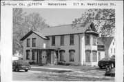 317 N WASHINGTON ST, a Gabled Ell house, built in Watertown, Wisconsin in 1870.
